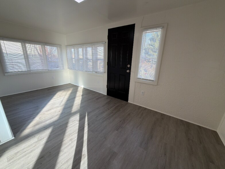 Building Photo - 2731 7th Ave