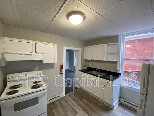 Building Photo - 208 W Main St