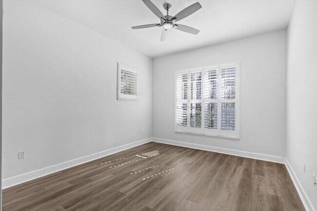 Building Photo - Executive Lakefront in Gainesville - Available NOW