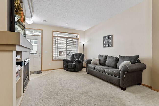 Building Photo - Amenity-Packed Bailey’s Arbor Townhome — Available June 1!