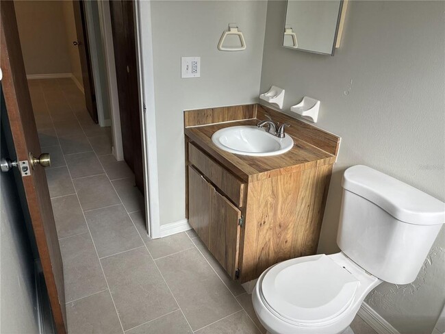 Building Photo - 2118 W Comanche Ave