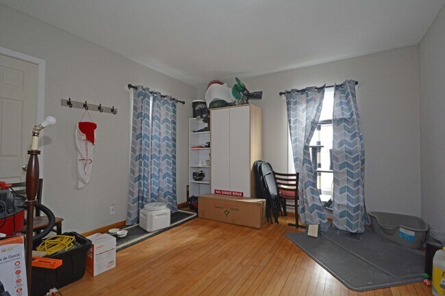 Building Photo - 320 4th St W