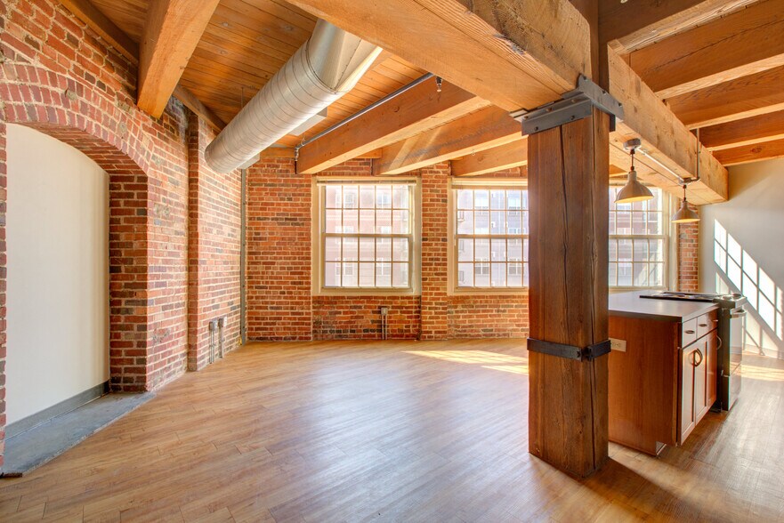 Building Photo - Clocktower Lofts