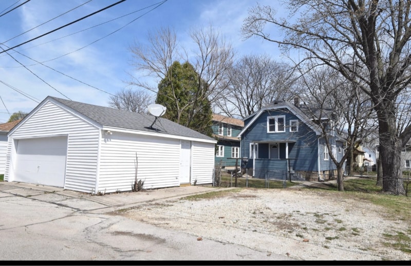 Building Photo - 625 S 61st St