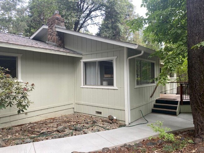Building Photo - Updated Ranch style home Nevada City