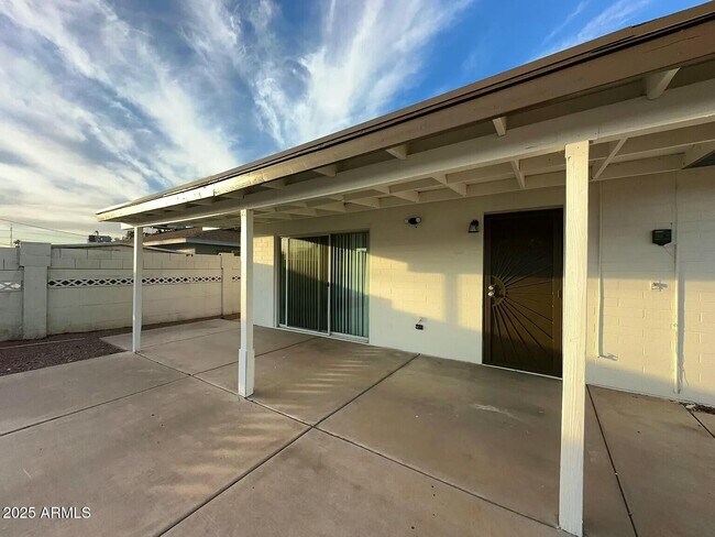 Building Photo - 1 W Fairmont Dr