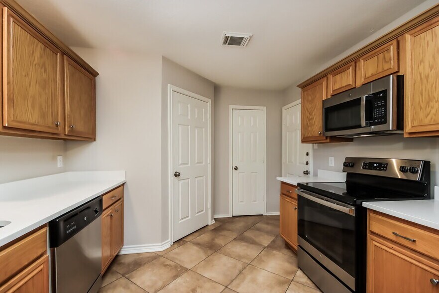 Building Photo - 18607 Timbers Dr