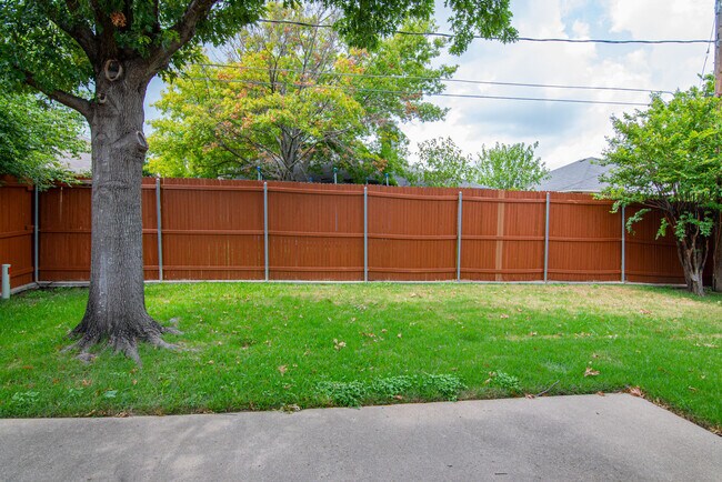 Building Photo - 6718 Valley Branch Dr