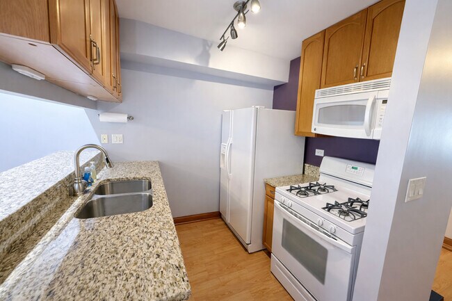 Building Photo - 2624 Prairieview Ln S