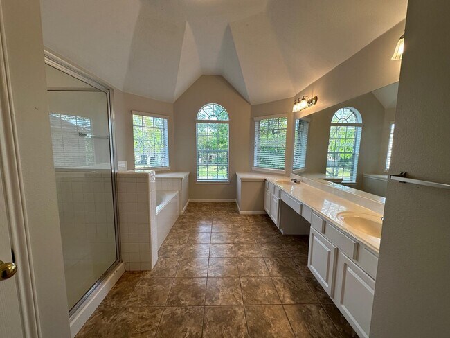 Building Photo - 9210 Memorial Grove Dr