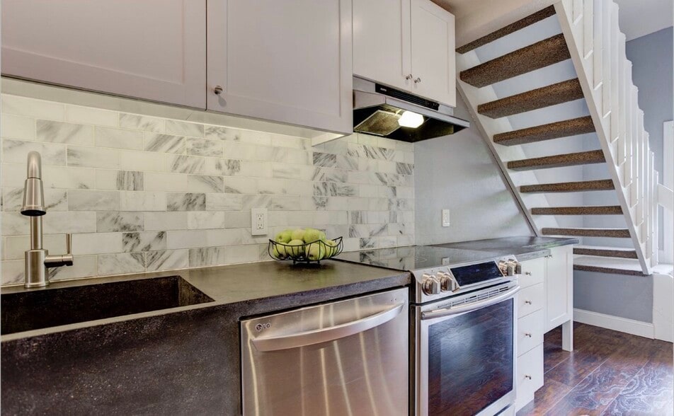 Building Photo - 2201 Pearl St