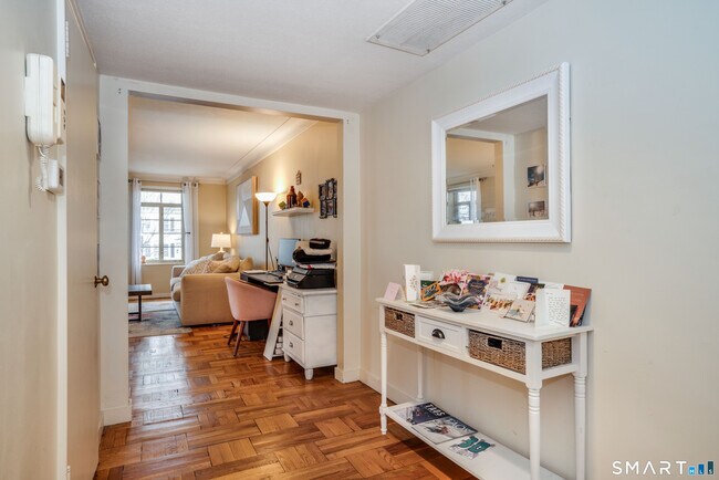 Building Photo - 20 Outlook Ave