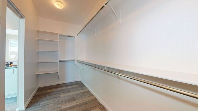 Building Photo - Very nice home in highly sought after location!
