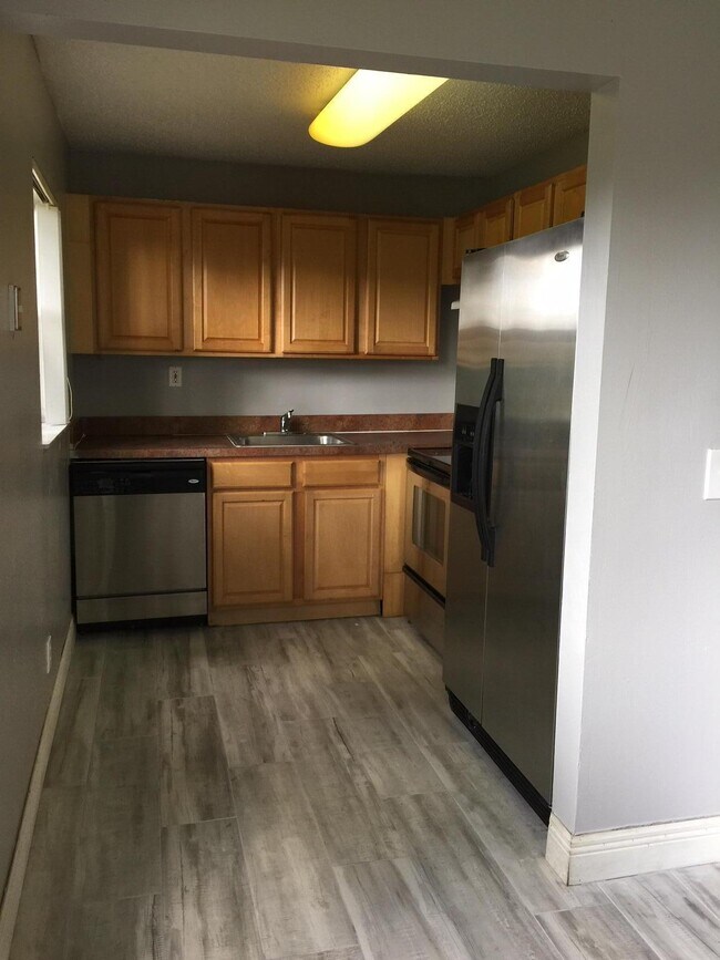 Building Photo - 101 Meadows Cir