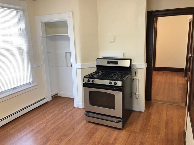 Building Photo - 212 Lexington St