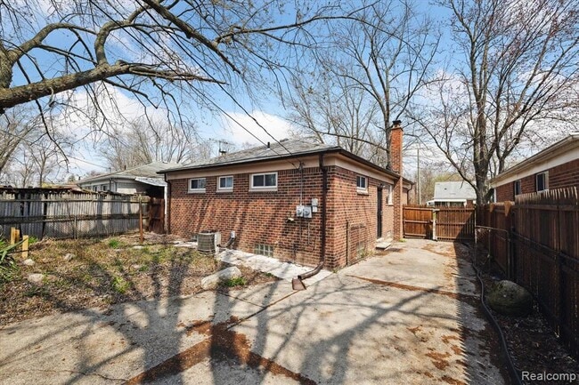 Building Photo - 452 Sunningdale Dr