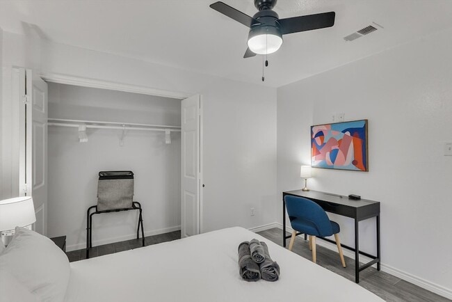 Building Photo - 4402 Goodwin Dr