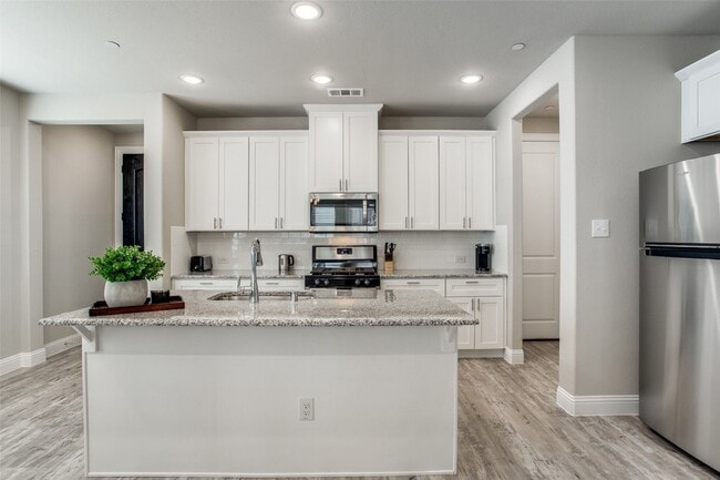 Building Photo - 1718 Lisa Ct