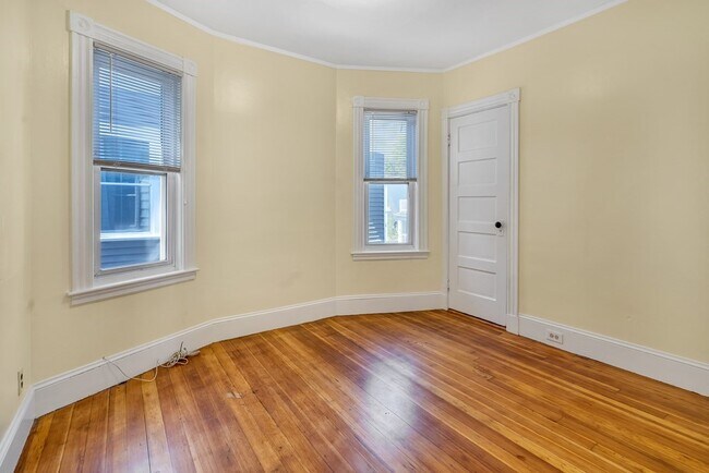 Building Photo - 38 Cameron St