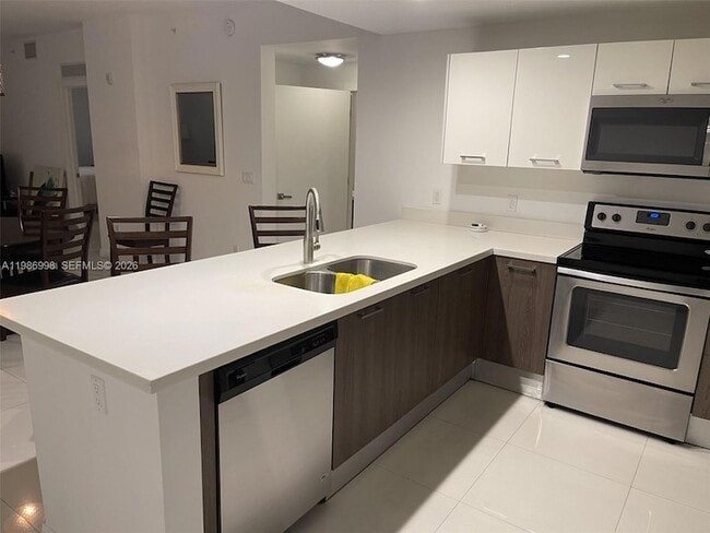 Building Photo - 1120 98th St