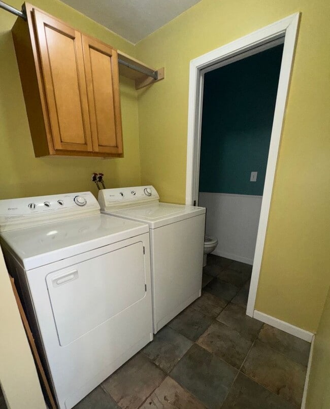 Building Photo - Charming Remodeled Townhome in Raleigh West - Prime Location w/ Garage & Private Patio