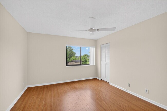 Building Photo - 427 Pine Glen Ln