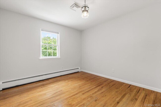 Building Photo - 649 White Plains Rd