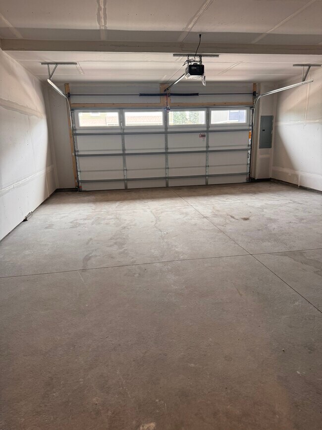 Building Photo - 17108 Dysart Pl