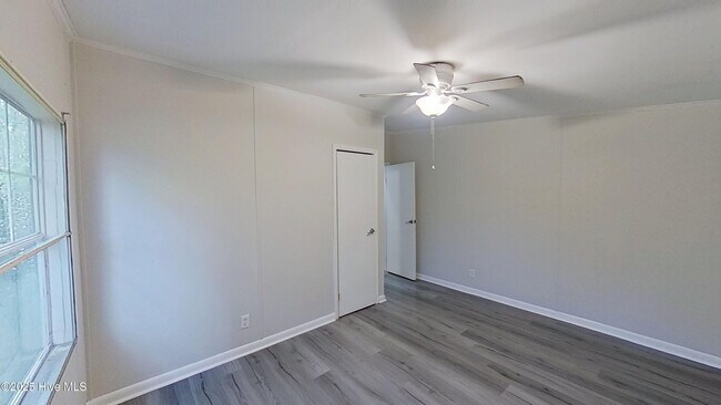 Building Photo - 20 Deer Ridge Dr W