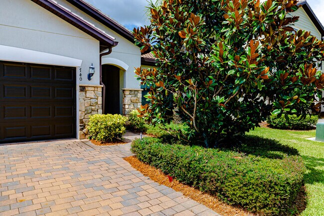 Building Photo - 740 S E Boboli Way