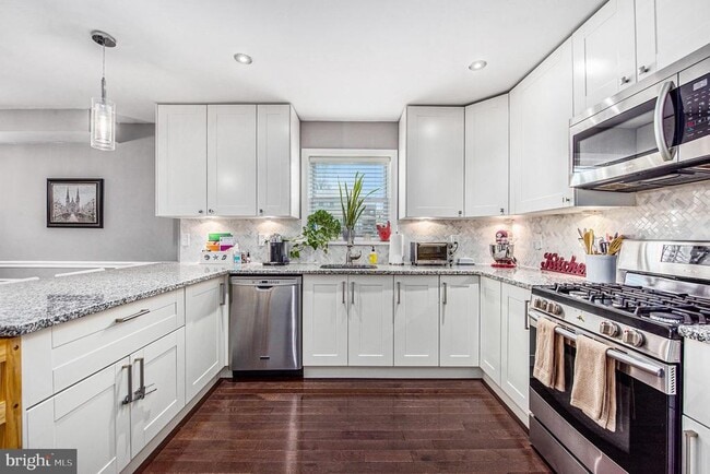 Primary Photo - 911 Wood St