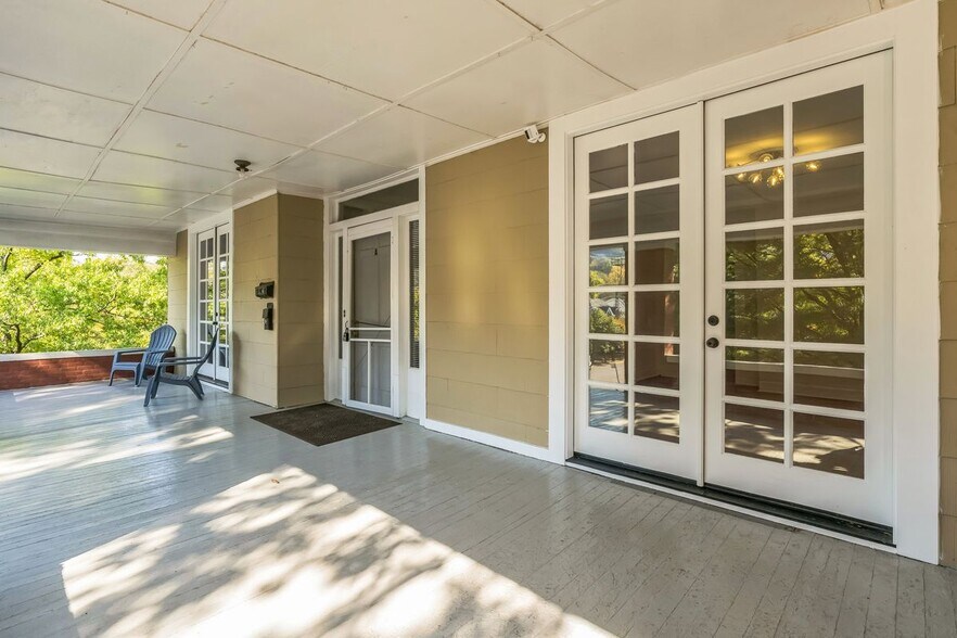 Building Photo - 1500 14th Ave S