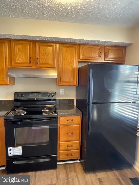 Building Photo - 5863 Rowanberry Dr