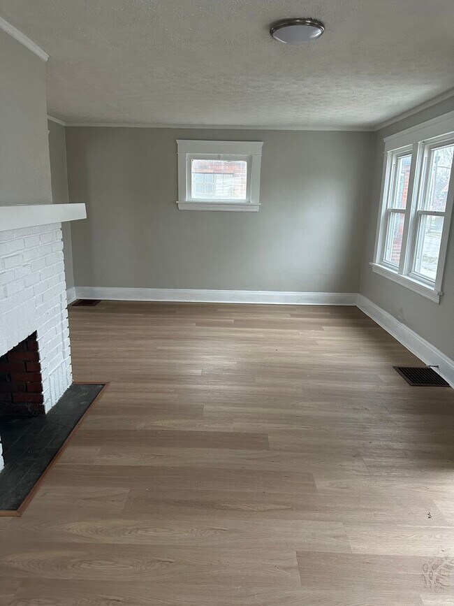 Building Photo - 4bd Single Section 8/Cash Pay *1/2 OFF SECURITY DEPOSIT SPECIAL*