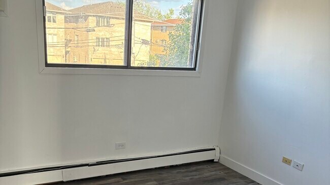 Building Photo - 10601 Major Ave