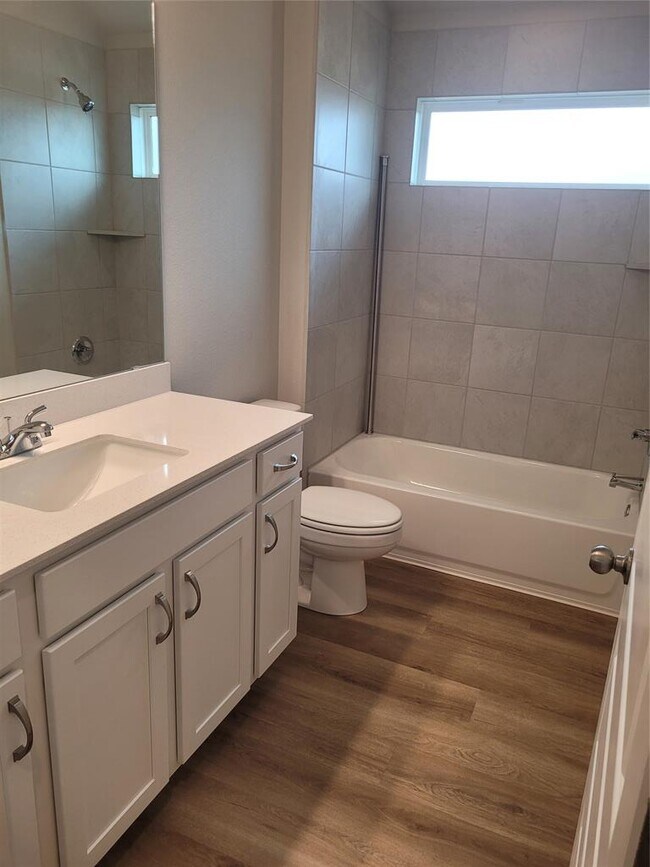 Building Photo - 121 Tall Grass Dr