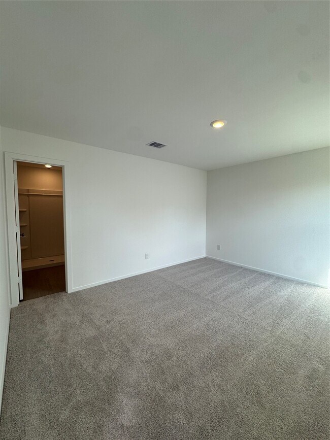 Building Photo - 3080 Fantasy Ter Dr