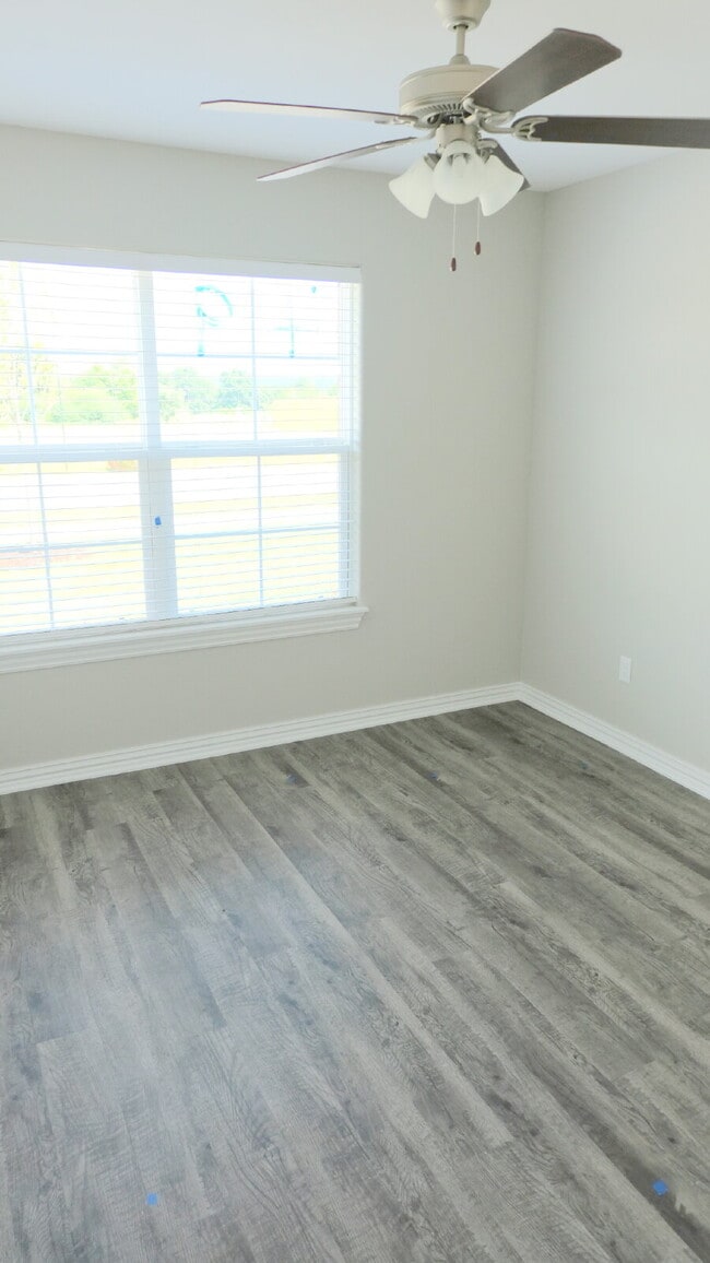 Building Photo - 1/2 off first month rent!  Three Bedroom Two Bath - Now $1,799 a month!