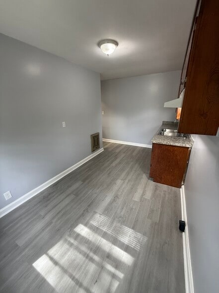 Building Photo - 509 Weakley Ave