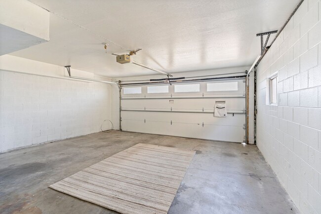 Building Photo - 5306 Bayview Ave