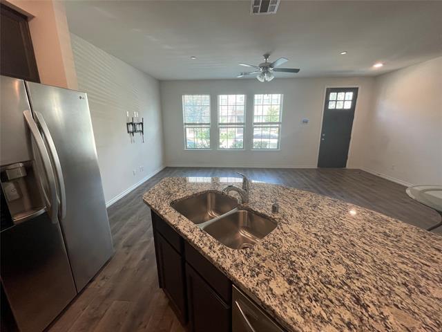 Building Photo - 2422 Klamath Dr