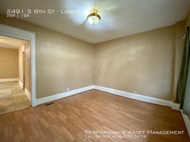 Building Photo - Beautiful South Side 2BD Lower