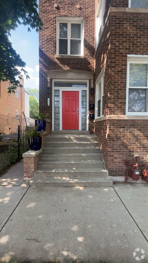 Building Photo - 1824 W Hood Ave