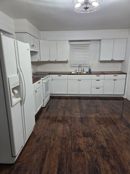 Building Photo - 3608 W 73rd Ct