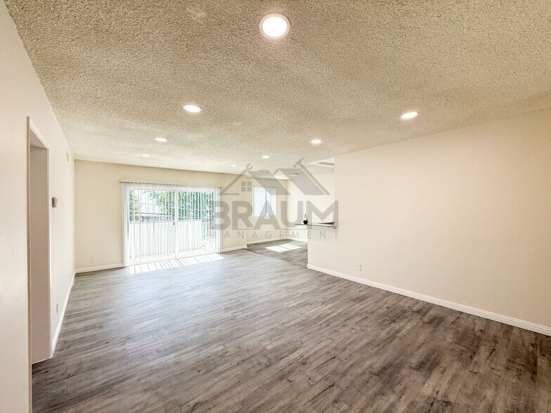 Building Photo - 6039 Whitsett Ave