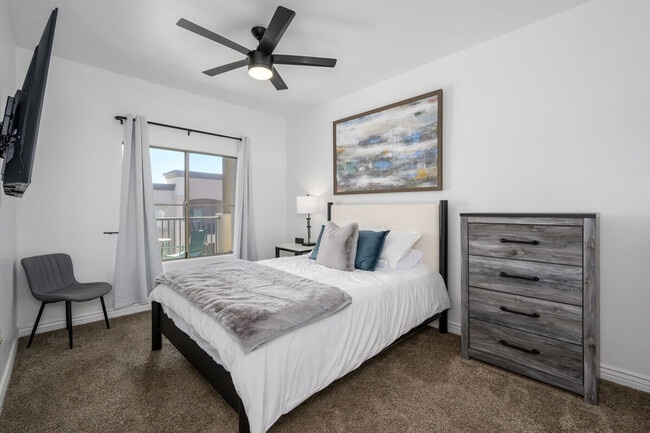 Building Photo - 5450 E Deer Valley Dr