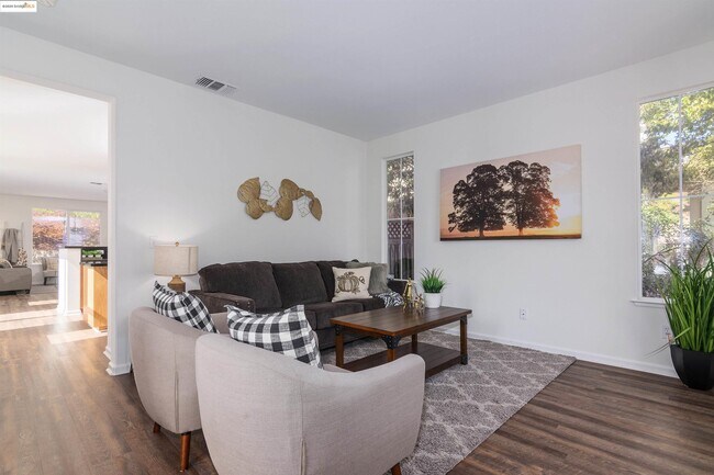 Building Photo - 411 Canyon Ct