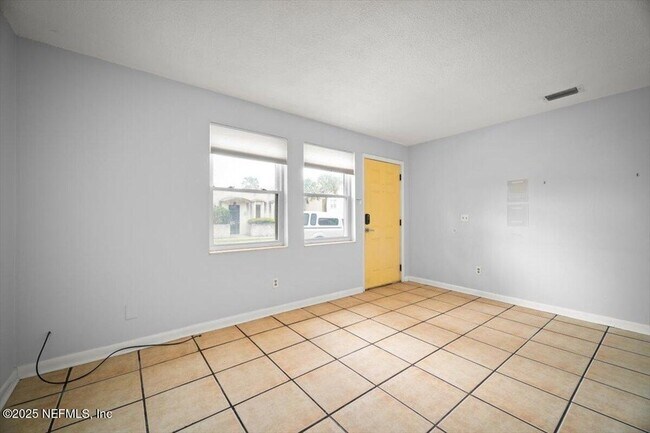 Building Photo - 1305 2nd St N