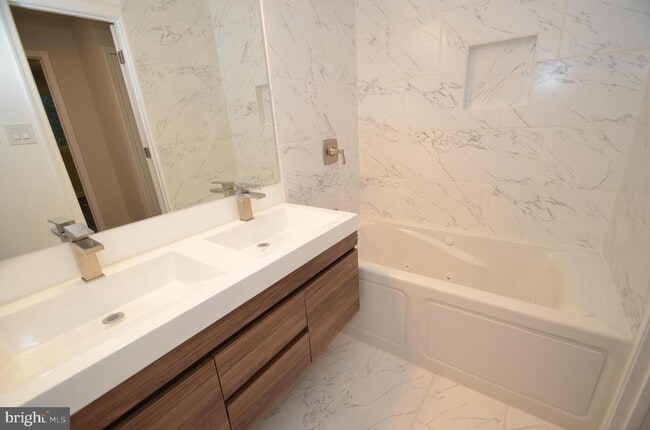 Building Photo - 5200 Kings Park Dr