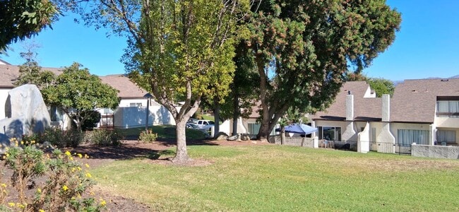 Building Photo - 1437 Robin Ln